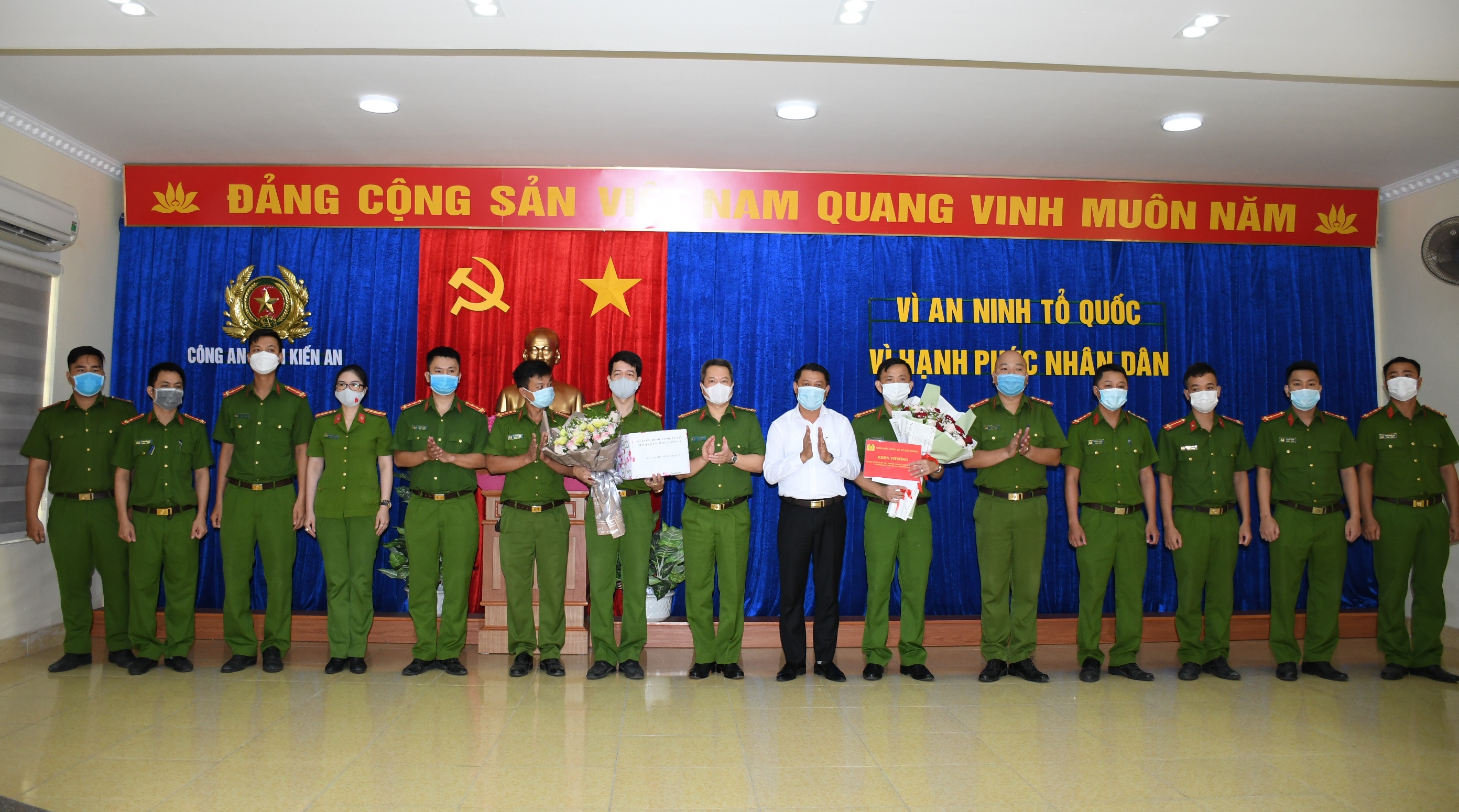 Khen thưởng đột xuất Công an quận Kiến An lập công xuất sắc trong công tác đấu tranh phòng chống tội phạm